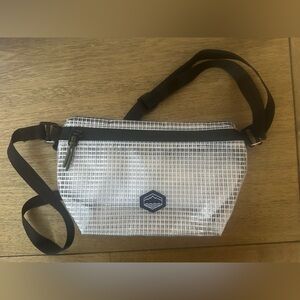 Alpine Sea Co. Clear 3L Medium Pocket Sling Bag - Never Used